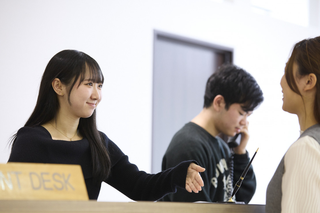 フロントでの接客対応